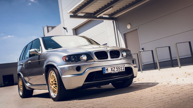 Let’s Remember When BMW Stuffed a McLaren F1 V12 in an X5 for Fun