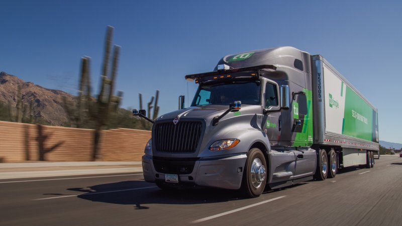 Self-Driving Semi-Truck Completes 950-Mile Delivery 10 Hours Faster Than a Human Trucker Could