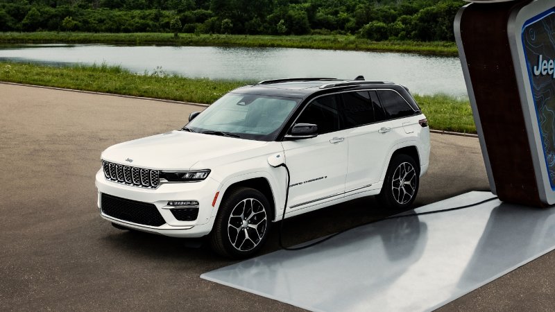 Here’s Your First Look at the Two-Row Jeep Grand Cherokee