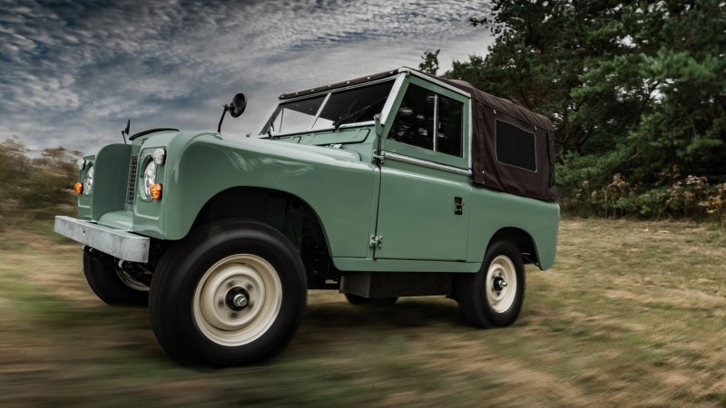 EV-Swapping a Vintage Land Rover Is Precisely the Way to Enjoy It