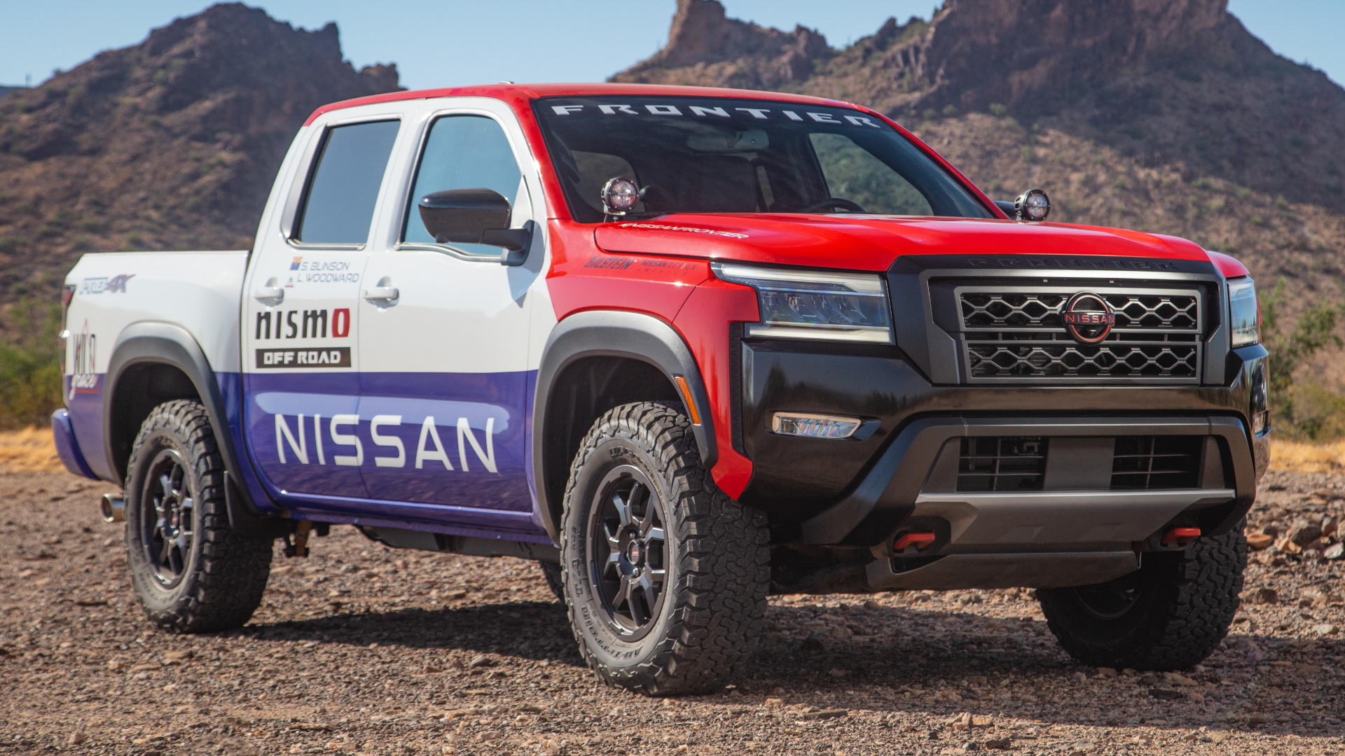 2022 Nissan Frontier Rally Truck Wears the 1980s Hardbody Race Livery