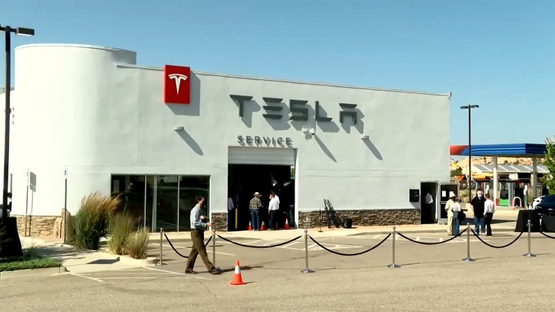 That Tesla Owner Hunger Strike Barely Lasted a Day