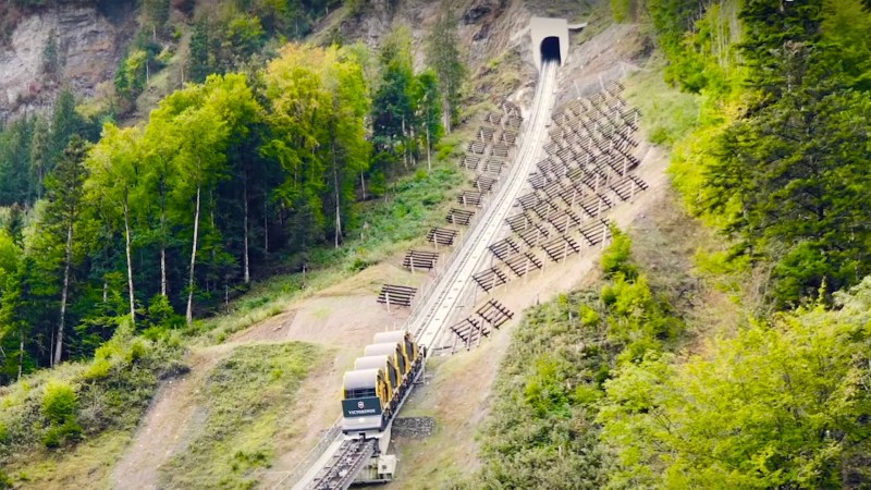 How the Rotating ‘Stoosbahn’ Train Climbs a Mountain as Steep as 47.7 Degrees