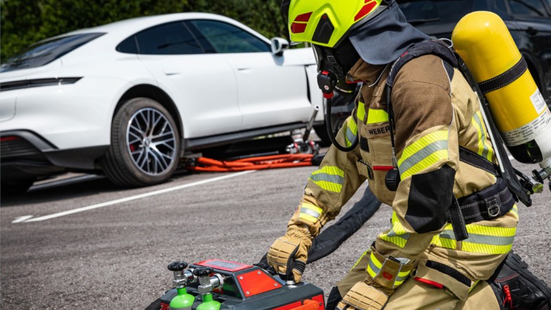 EV Fire Extinguisher Pumps Water Straight Into the Batteries