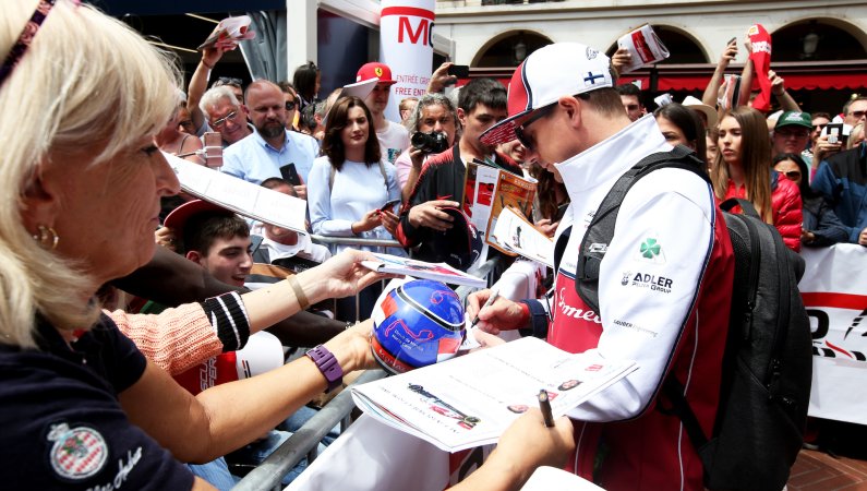 Kimi Raikkonen Doesn’t Know Why F1 Fans Like Him