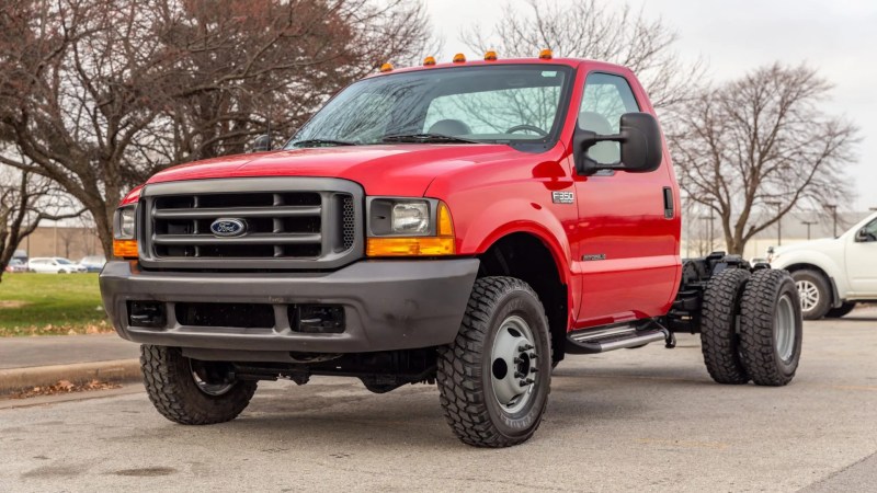 2023 Ford Super Duty Can Tow Up to 40,000 Pounds, Reclaims Pickup Towing Title