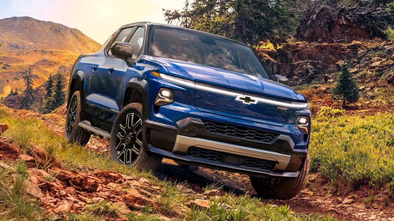 2024 Chevy Silverado EV: 780 LB-FT, a Midgate and a Claimed 400-Mile Range