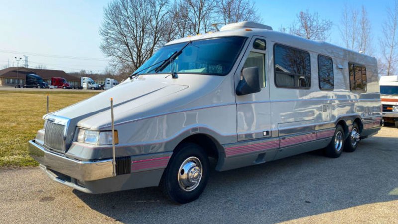 This El Dorado Starfire for Sale Is an ’80s RV That Comfortably Seats 13