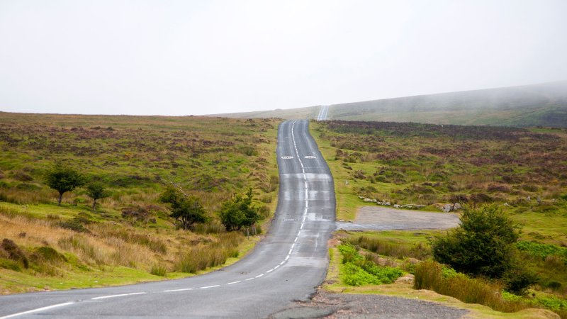 UK Removing Center Lines from Roads to Slow Traffic