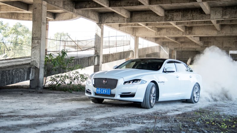 Jaguar XJ Escapes the Axe, New Model Due in 2019