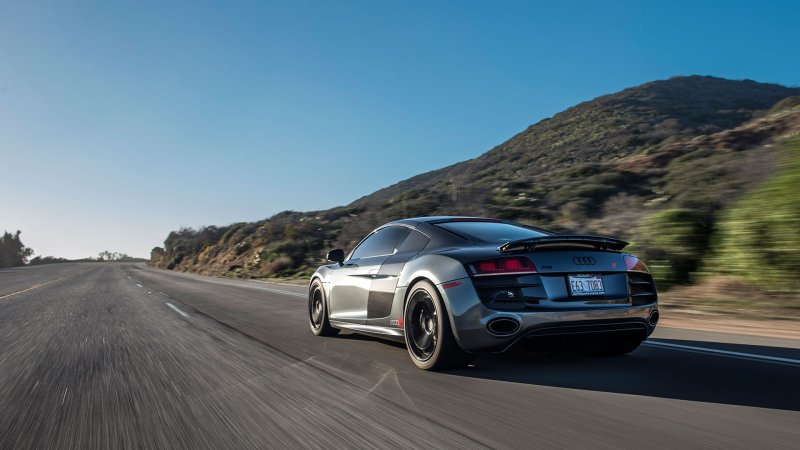 Driving the Insane 1,000-Horsepower Audi R8