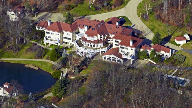 Someone Park a Lambo at 50 Cent’s Connecticut Home