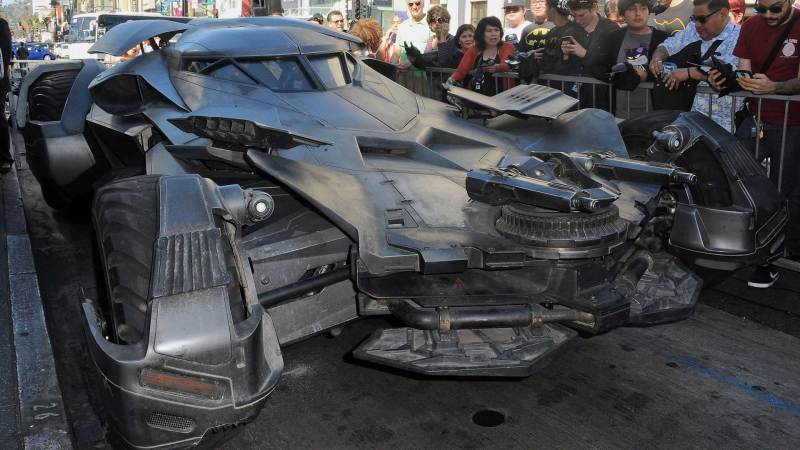 Hideous New Batmobile Ruins Epic New <em>Batman v Superman</em> Trailer