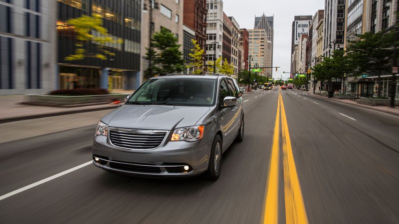 Chrysler’s 2017 Town & Country Is the First Hybrid Minivan