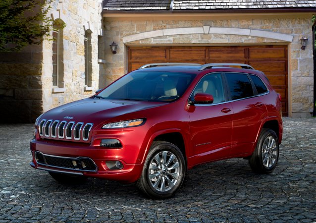 The 2017 Jeep Cherokee Overland 4×4 Pays Homage to The Past While Exemplifying the Future