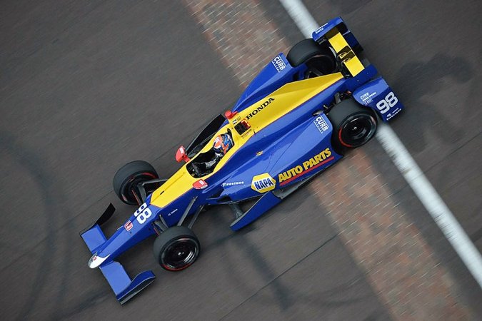 Rookie Alexander Rossi Wins the Indy 500 on Fumes