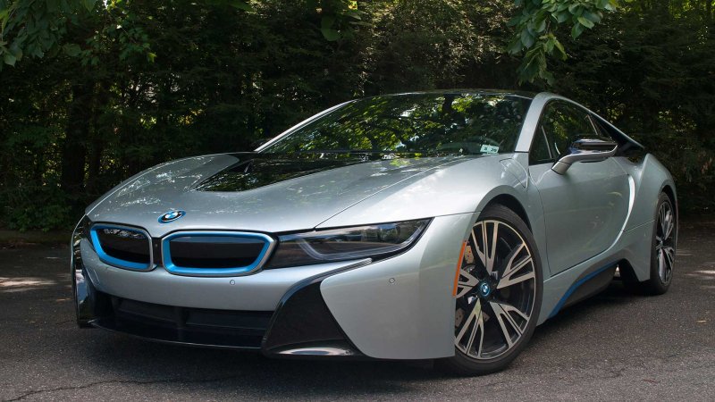 Here are 4 Things I Learned Driving a BMW i8 Last Weekend