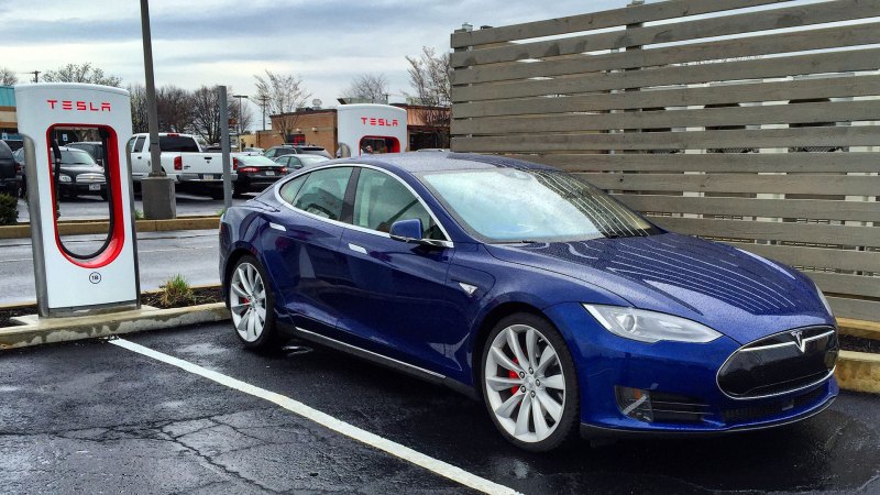 Tesla Model S P90D Ludicrous Proves Tesla Is the New Apple