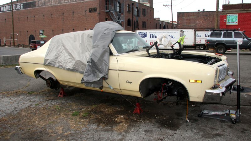 I Almost Died Trying to Race a Beater Oldsmobile Across America