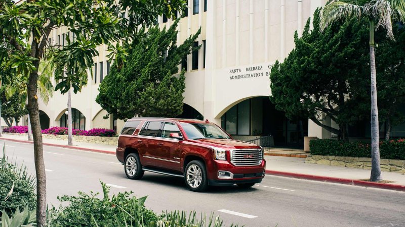 GMC Spices-Up the Yukon and the Land Rover LR4 Gets Work Done: The Evening Rush