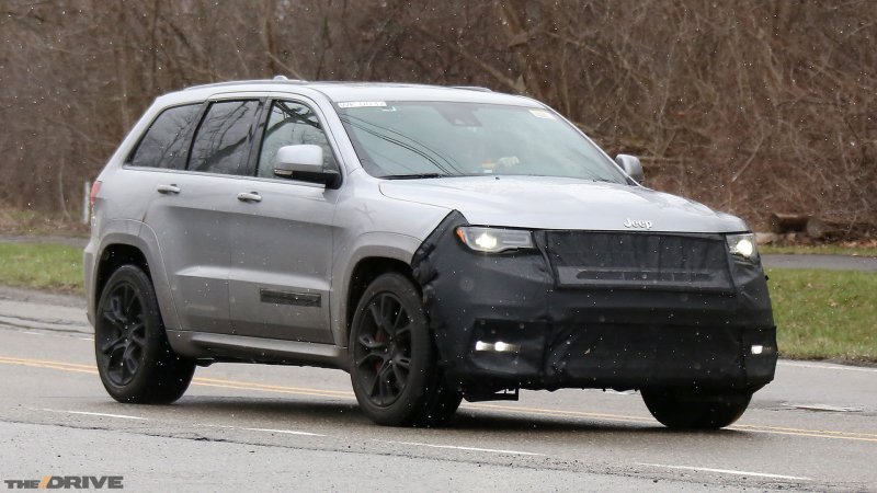 Hellcat-Powered Jeep Grand Cherokee Trackhawk Caught Nearly Naked