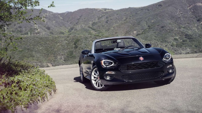 The Fiat 124 Spider Is an Italian Turbocharged Miata