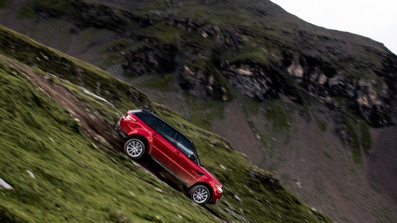 Watch Ex-Stig Ben Collins Manhandle a Range Rover Sport Down a Ski Mountain