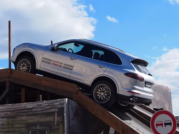 Check Out This Cayenne On An Off Road Demo Course