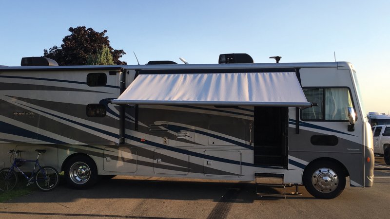 The Winnebago Vista LX 35B Is a Rolling Palace