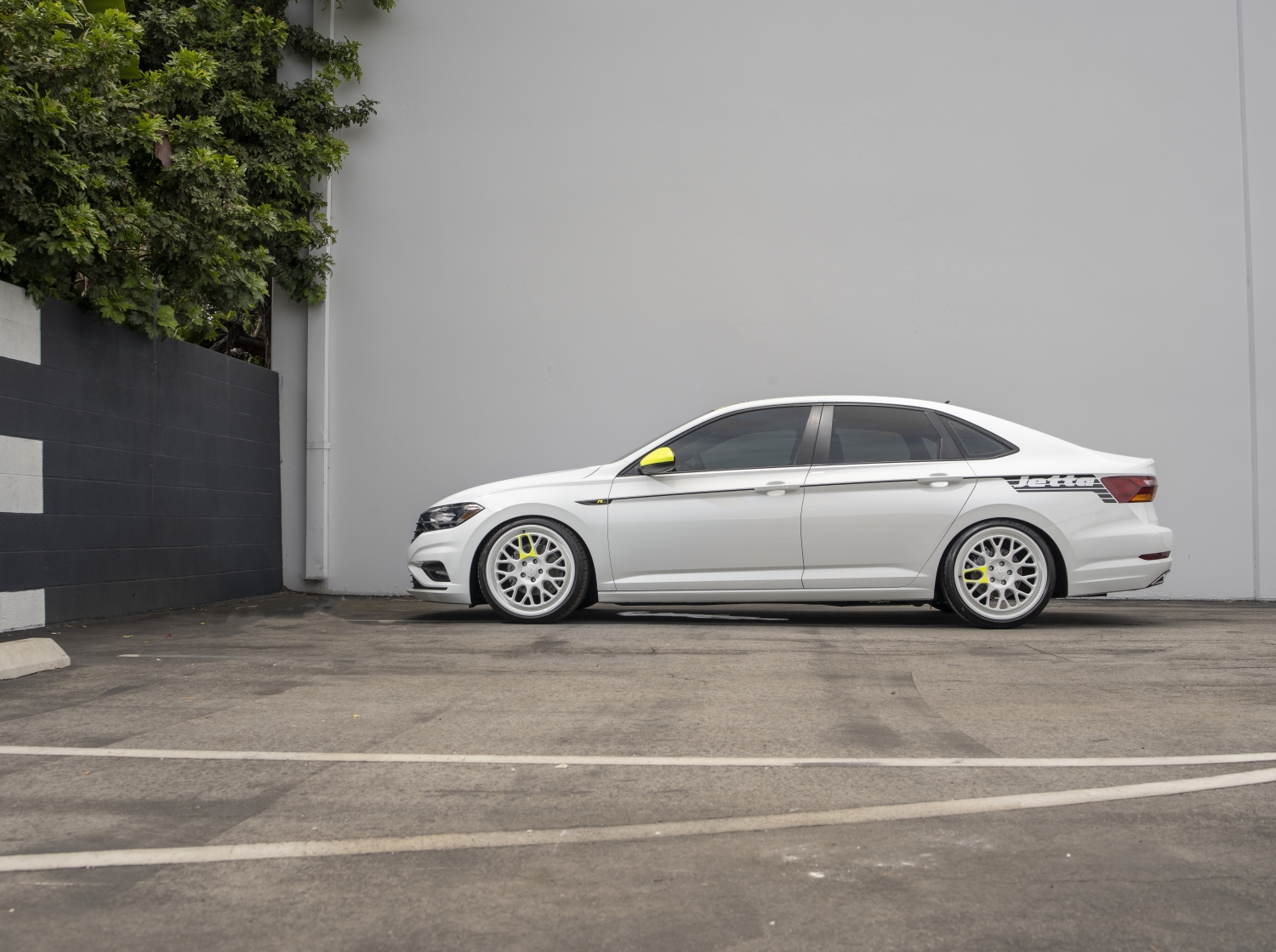 message-editor%2F1526670061868-2019_jetta_r-line_socal_concept-small-8303.jpg